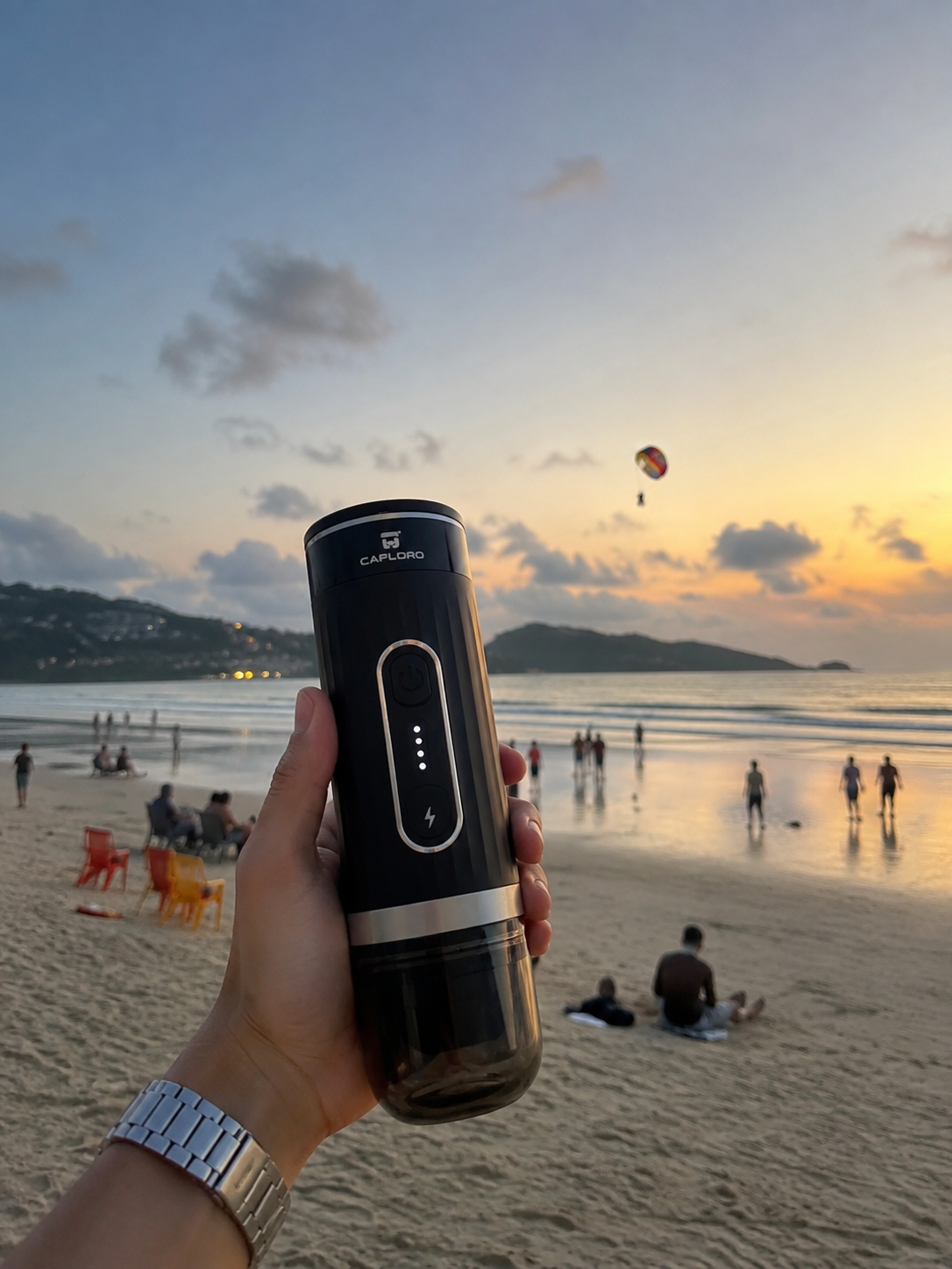 La machine CAFLORO emportée à la plage au coucher du soleil