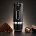 Machine à café portable CAFLORO noire au design premium, compatible avec café moulu et capsules, présentée sur fond sombre.